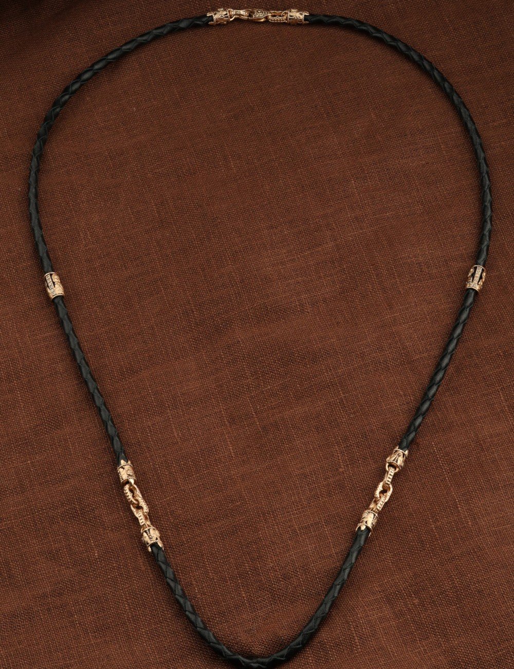 Гайтан из золота c кожаным шнурком