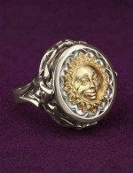 Кольцо из белого золота c ониксом и перламутром