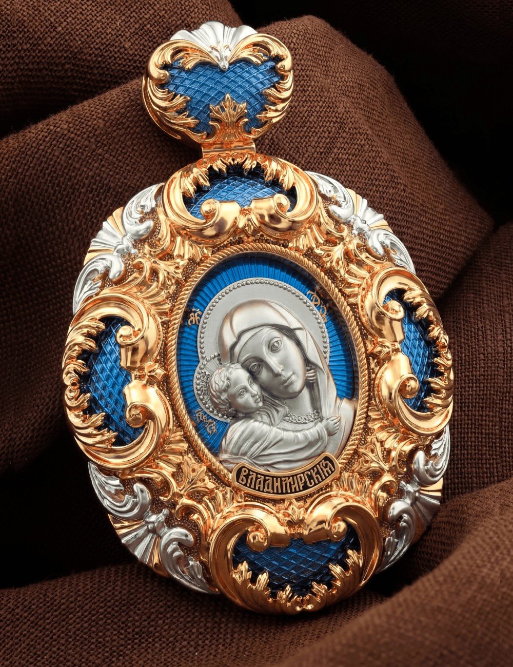 Образок из золота c эмалью