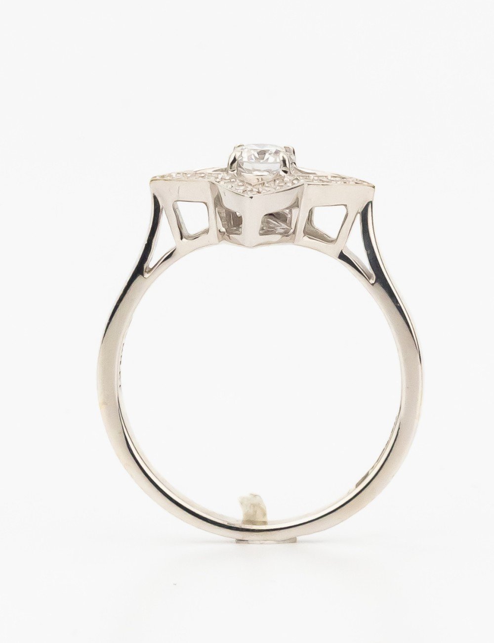 Кольцо из белого золота c бриллиантами