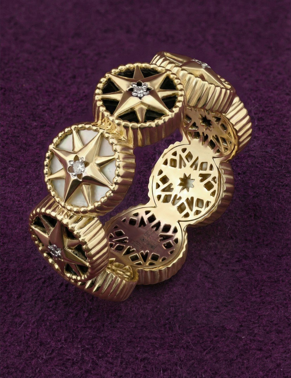 Кольцо из лимонного золота c бриллиантами, ониксом и перламутром