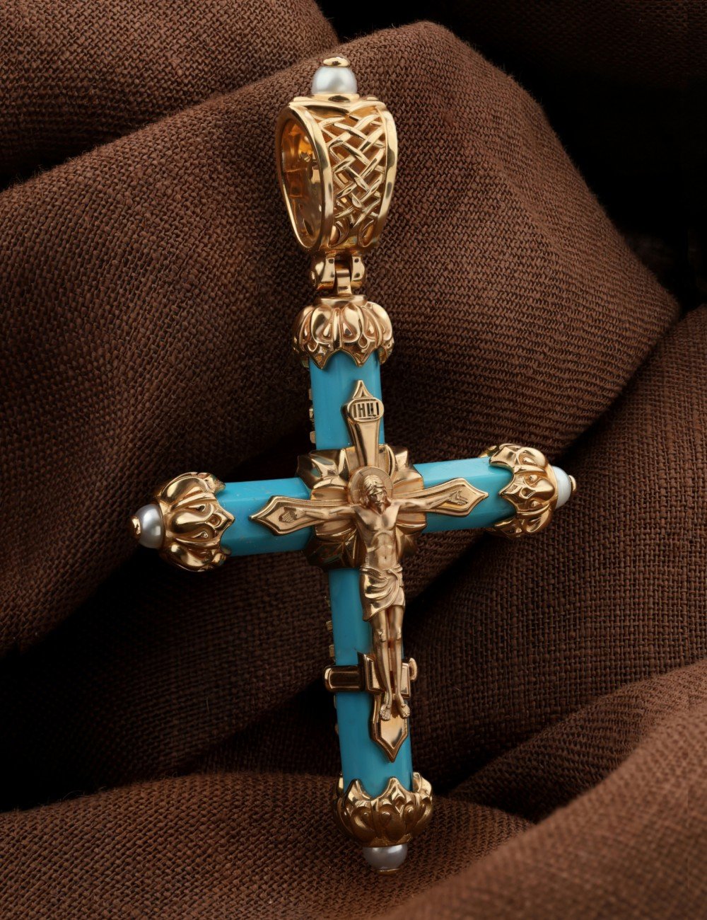 Крест из золота c жемчугом и бирюзой