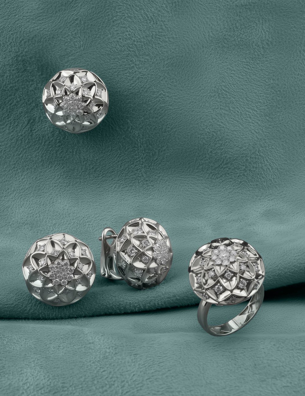 Кольцо из белого золота c бриллиантами