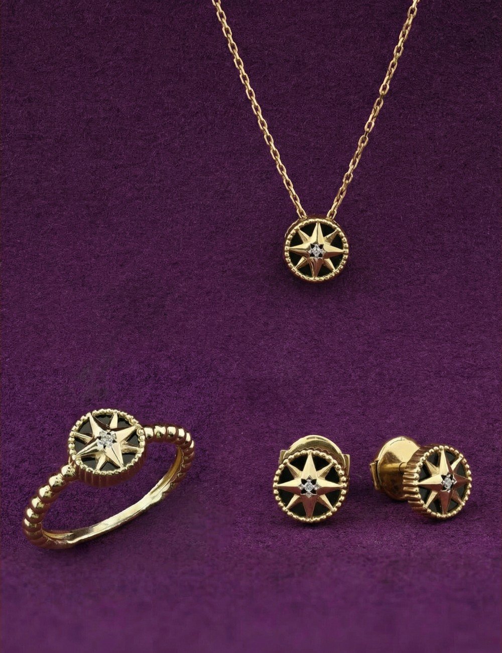 Кольцо из лимонного золота c бриллиантами и ониксом