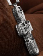 Крест из белого золота c ониксом