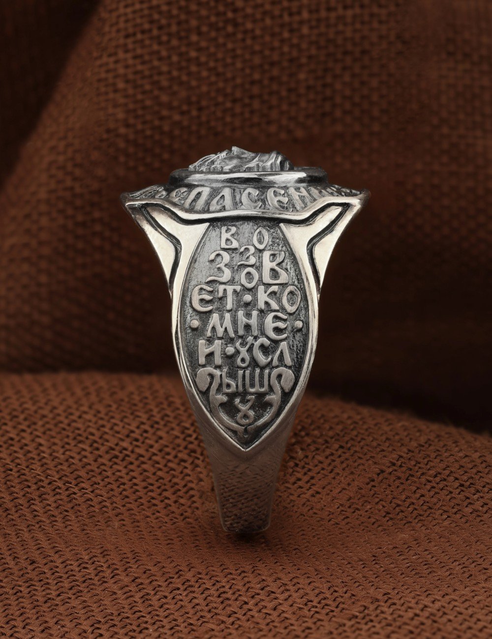 Кольцо из белого золота