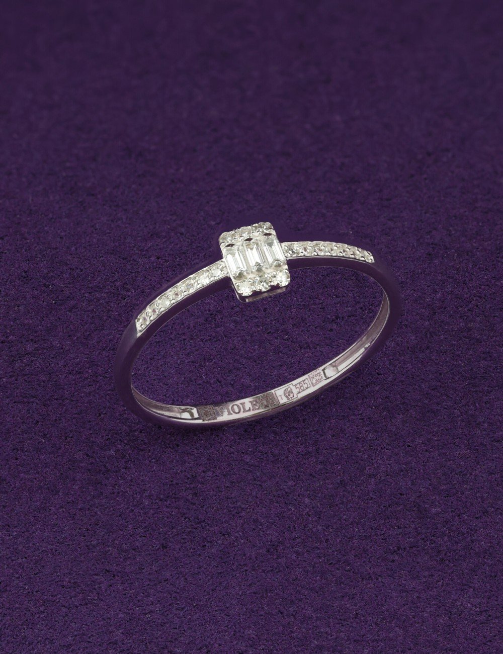 Кольцо из белого золота c бриллиантами