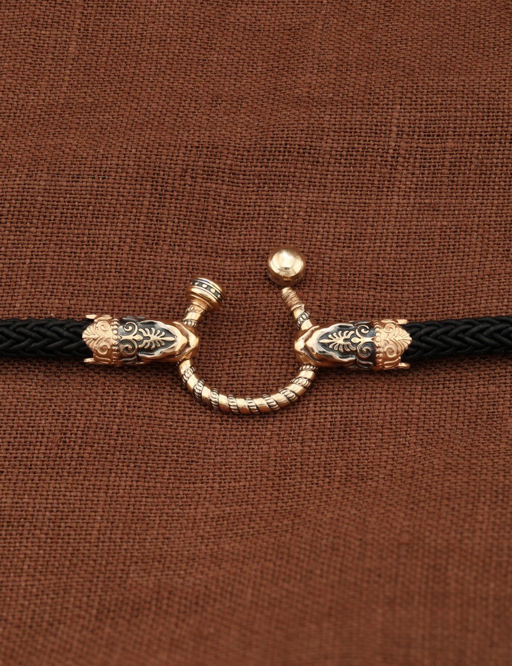 Шнурок шёлковый из золота c шёлковым шнурком