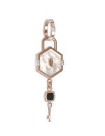 Подвеска из золота c ониксом и перламутром