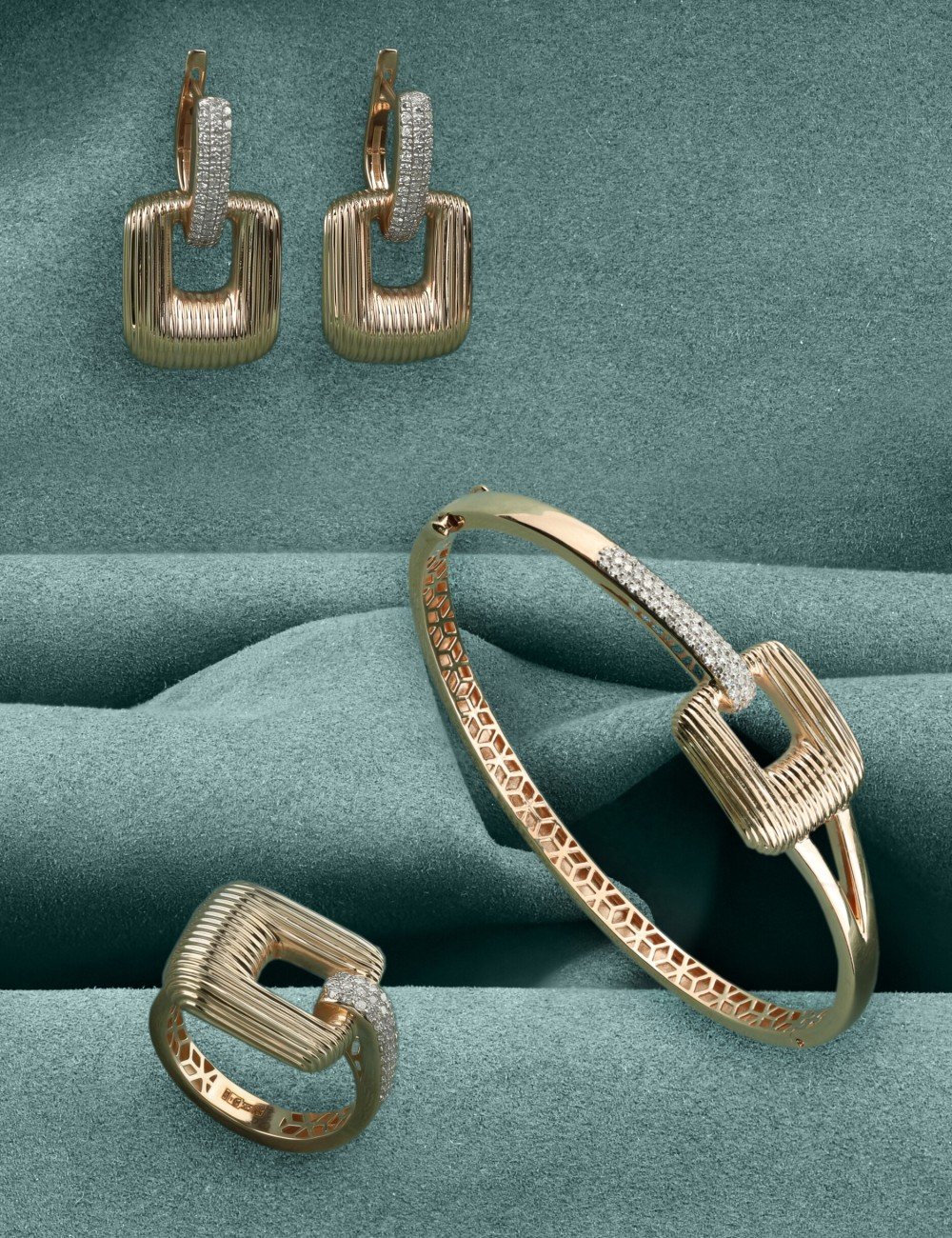 Серьги из золота c бриллиантами