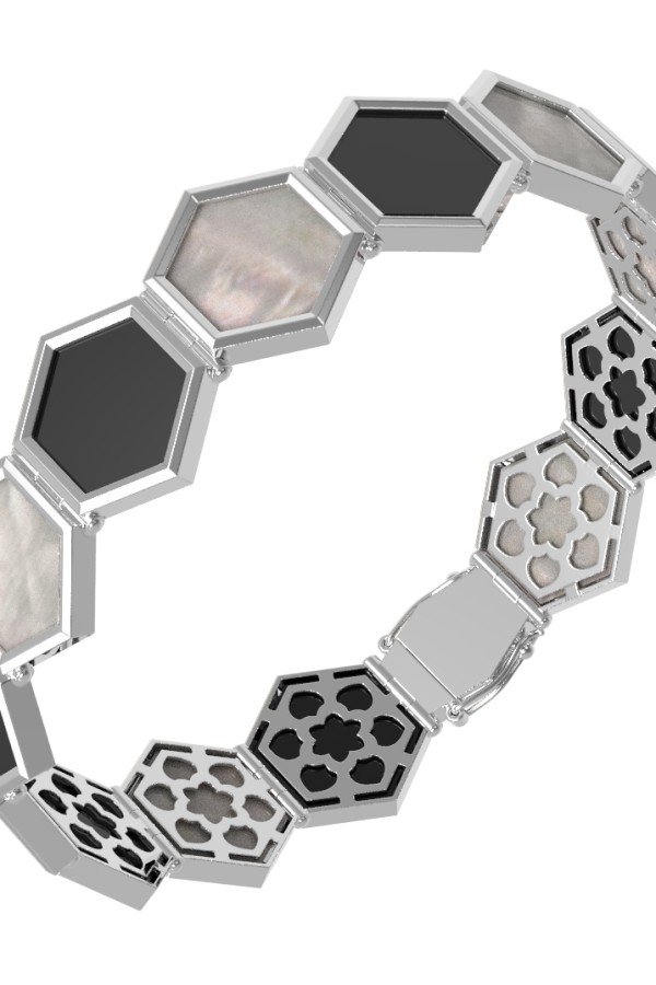 Браслет из белого золота c ониксом и перламутром