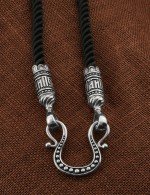 Шнурок шёлковый из белого золота c шёлковым шнурком