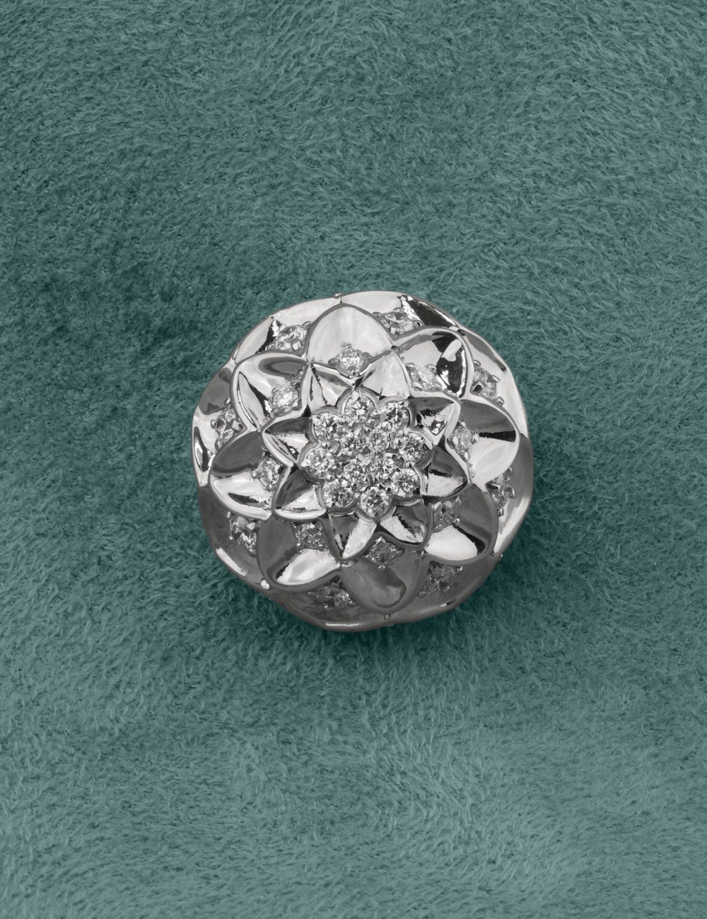 Подвеска из белого золота c бриллиантами