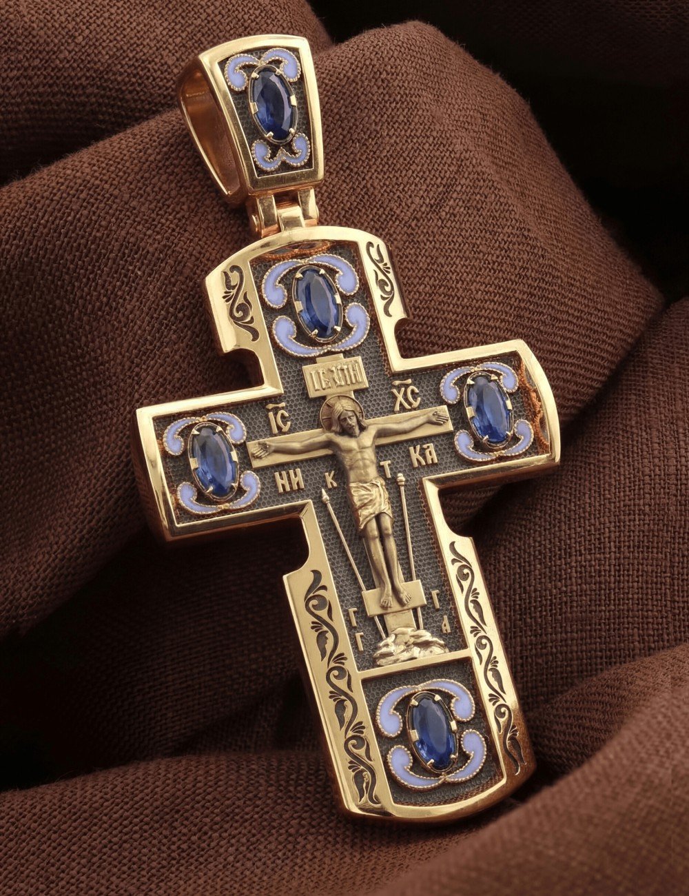 Крест из золота c эмалью и сапфиром