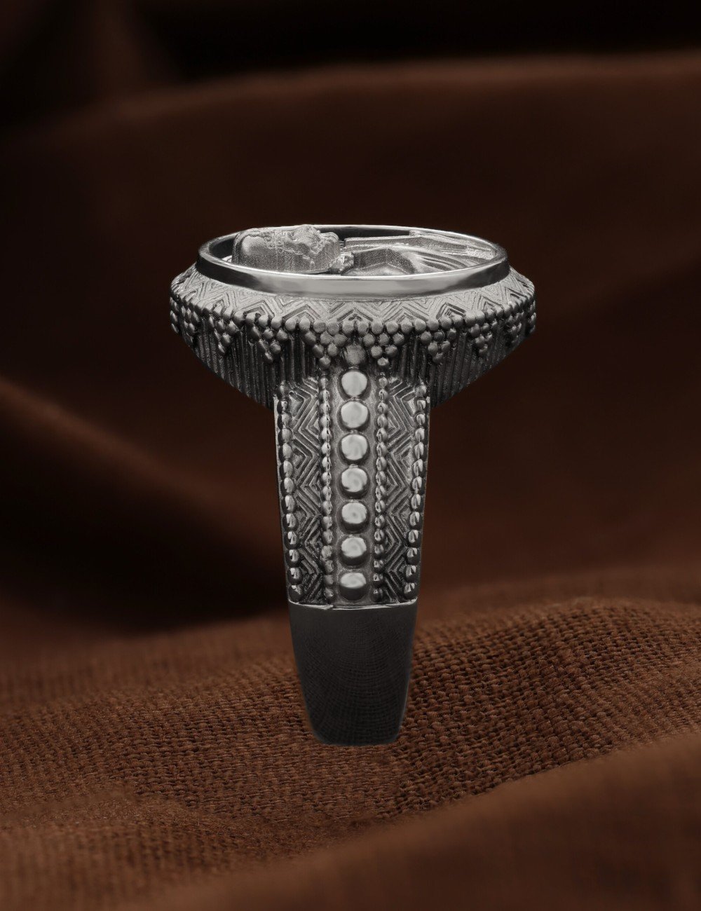 Кольцо из белого золота