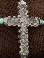 Крест из белого золота c бирюзой и кахолонгом