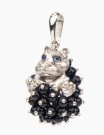 Подвеска из белого золота c эмалью и ониксом