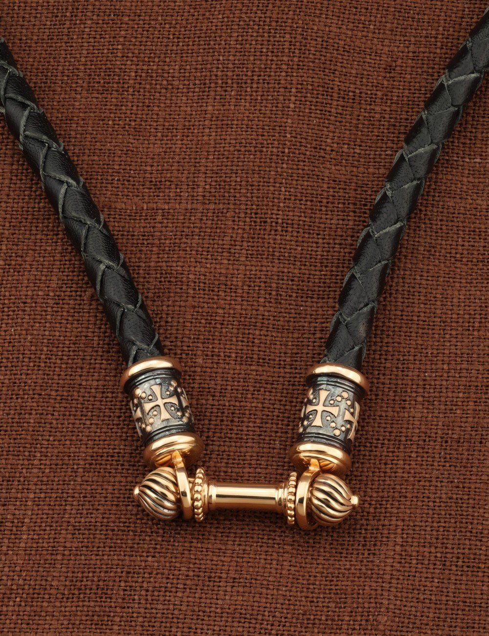 Гайтан из золота c кожаным шнурком