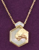 Колье из лимонного золота c бриллиантами и перламутром