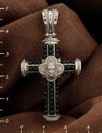 Крест из белого золота c ониксом