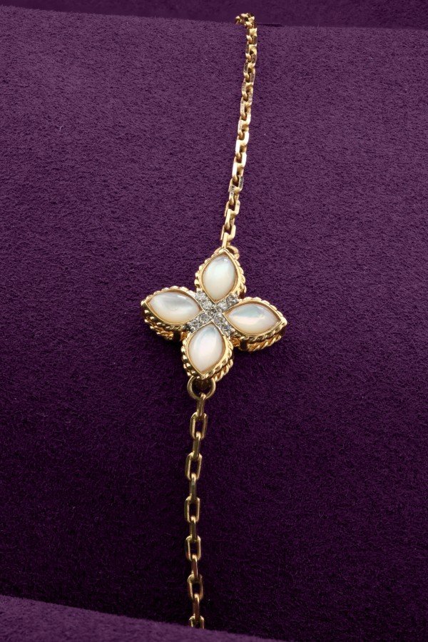 Браслет из золота c бриллиантами и перламутром