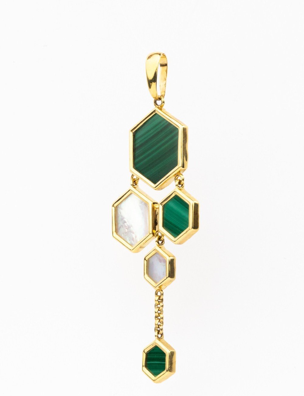 Подвеска из лимонного золота c малахитом и перламутром