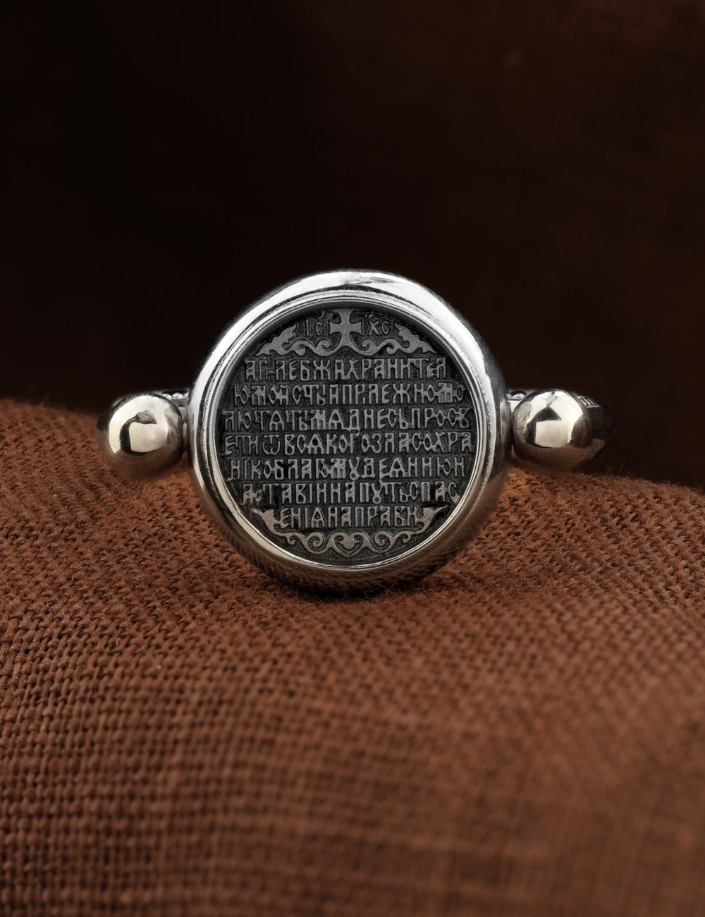 Кольцо из белого золота