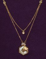 Колье из лимонного золота c бриллиантами и перламутром