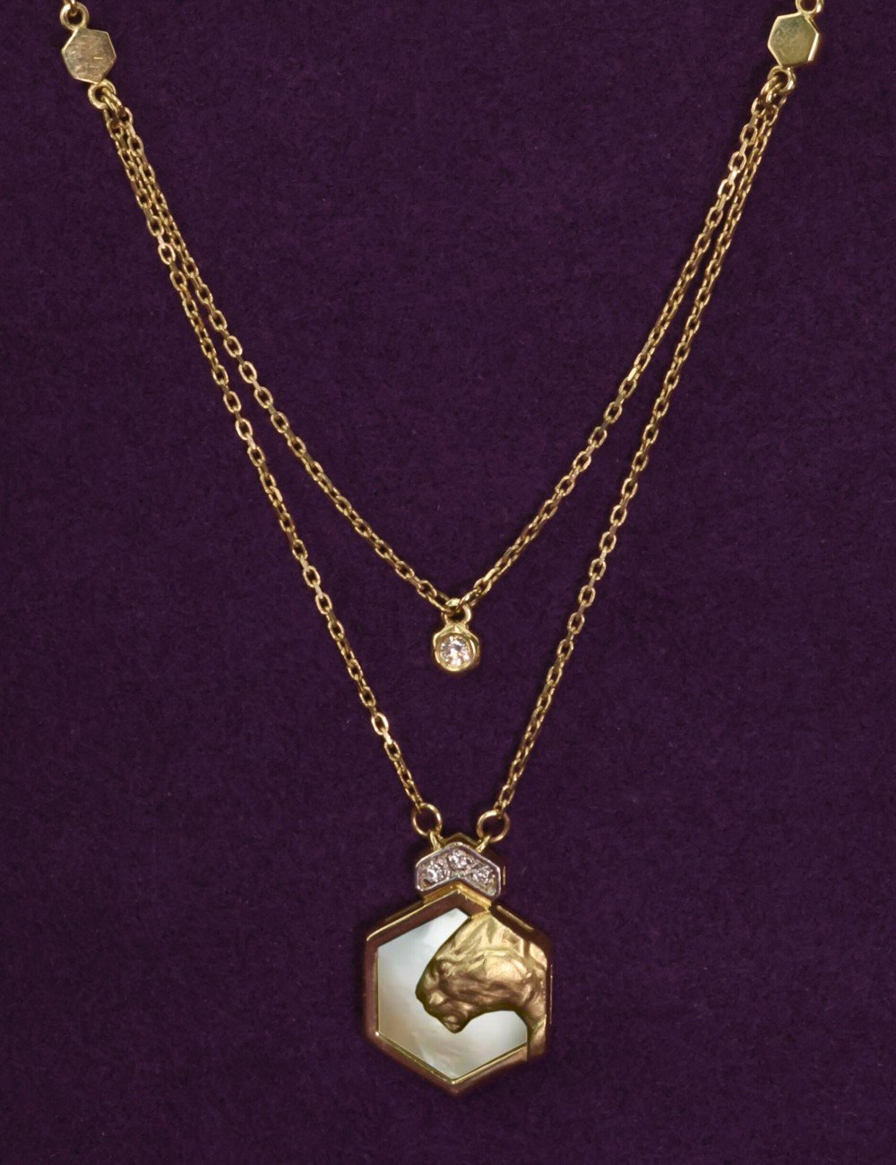 Колье из лимонного золота c бриллиантами и перламутром