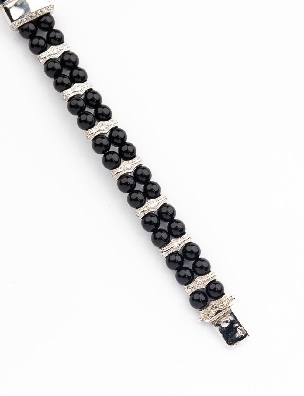 Браслет из белого золота c бриллиантами и ониксом