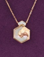 Колье из золота c бриллиантами и перламутром