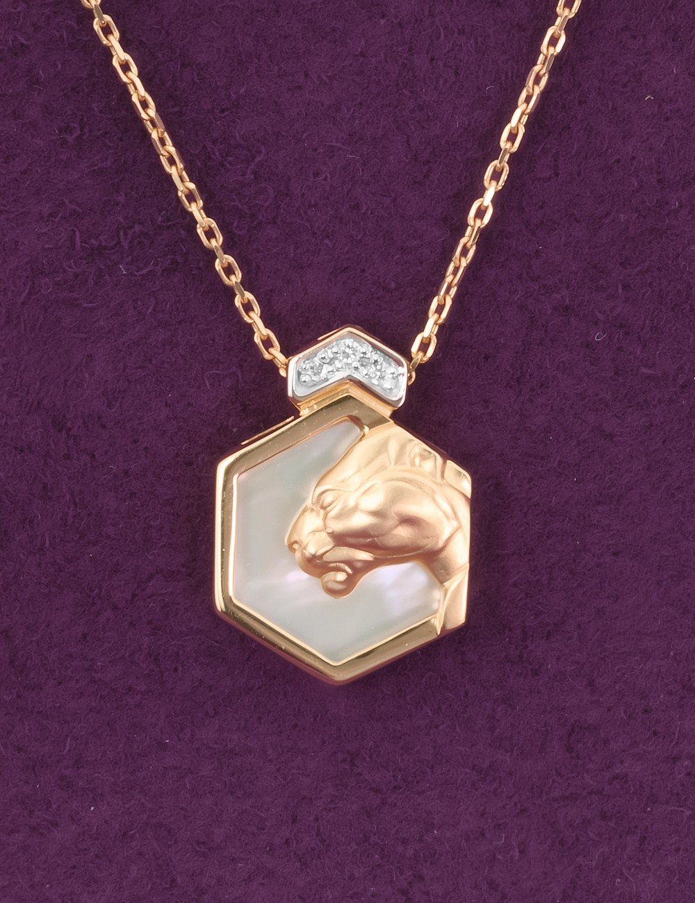 Колье из золота c бриллиантами и перламутром