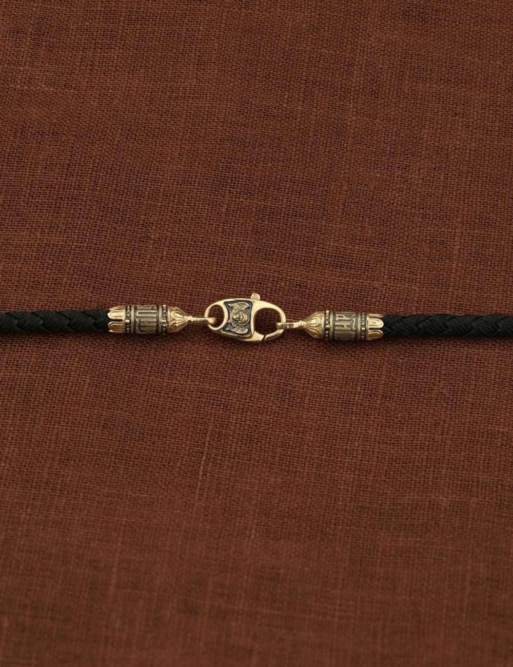 Шнурок шёлковый из лимонного золота c шёлковым шнурком