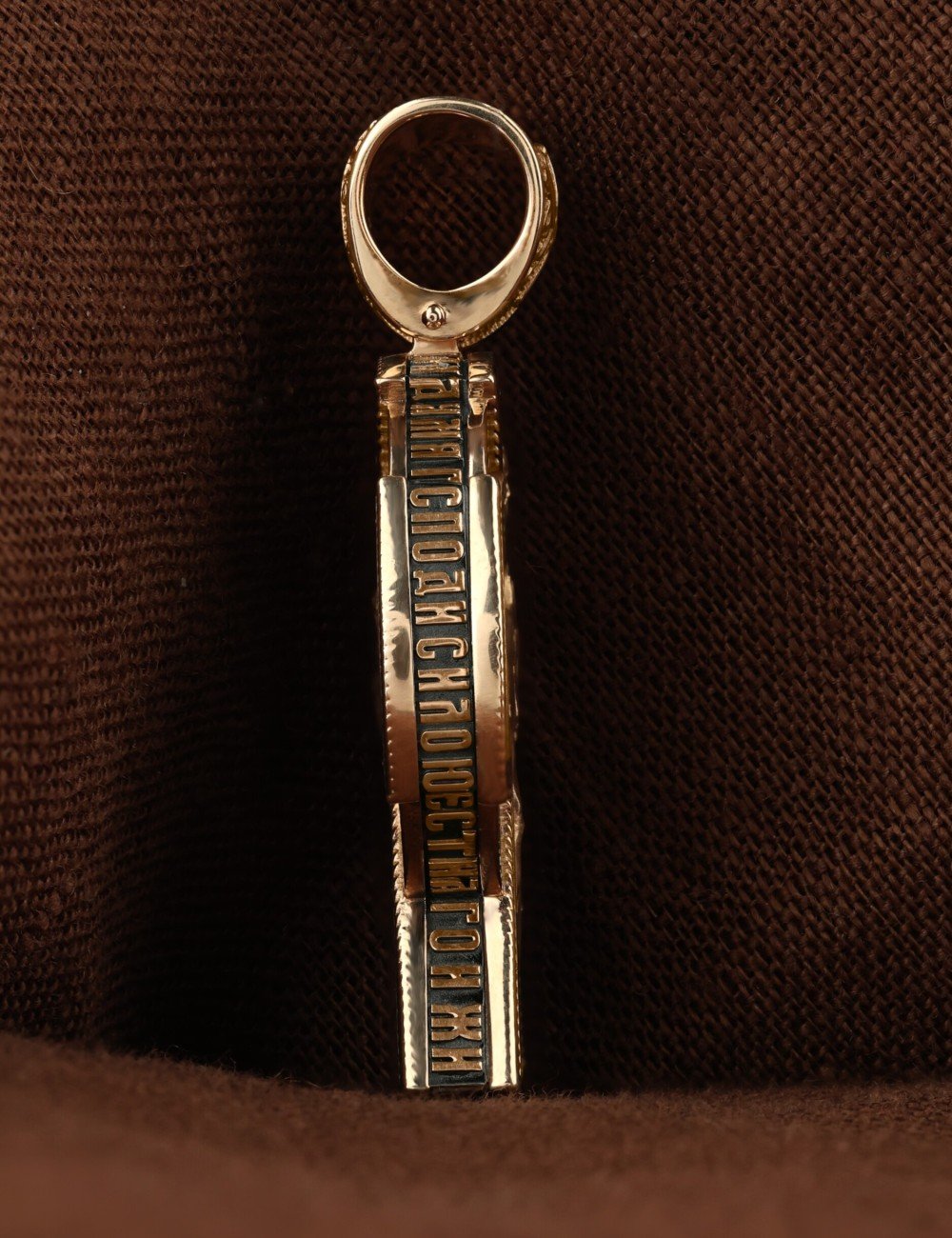 Крест из золота c эбеновым деревом