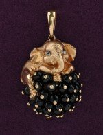 Подвеска из золота c эмалью и ониксом