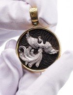 Подвеска из лимонного золота c эбеновым деревом