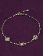 Браслет из белого золота c бриллиантами, ониксом и перламутром