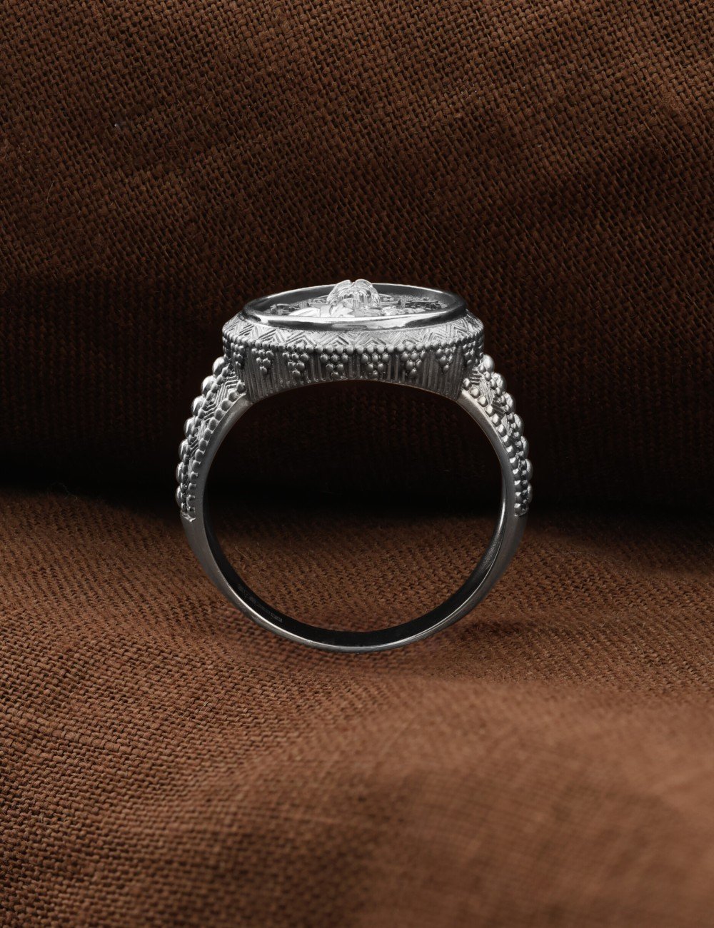 Кольцо из белого золота