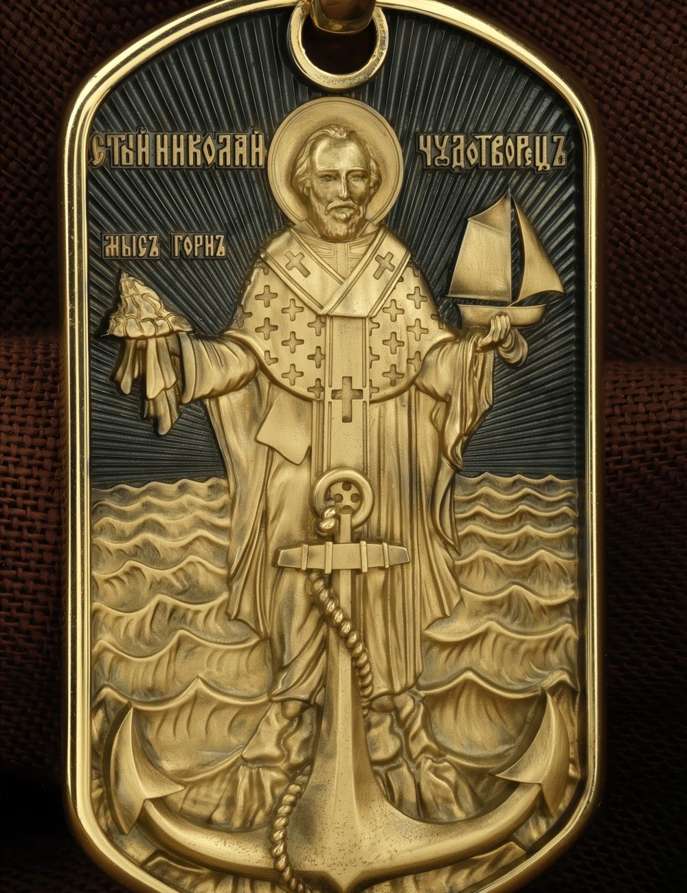 Образок из лимонного золота c эмалью