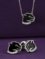 Серьги из белого золота c бриллиантами, изумрудом и ониксом