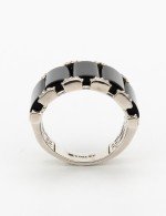 Кольцо из белого золота c бриллиантами и ониксом