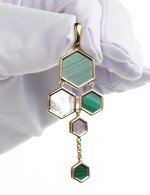 Подвеска из лимонного золота c малахитом и перламутром