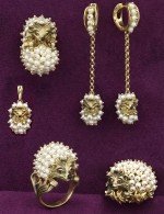 Брошь из лимонного золота c эмалью и жемчугом