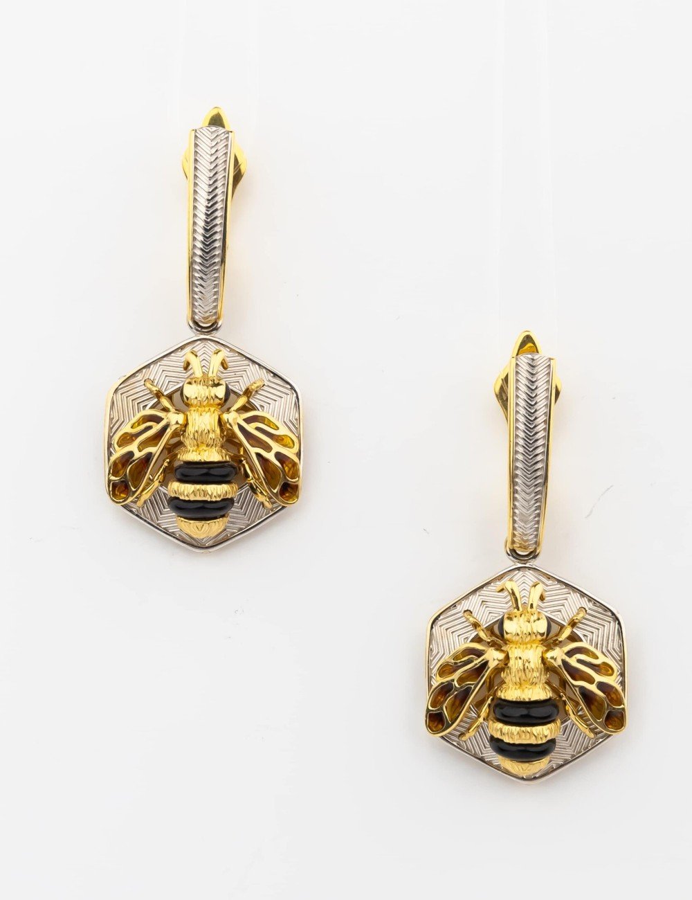 Серьги из лимонного золота c эмалью, ониксом и эмалью