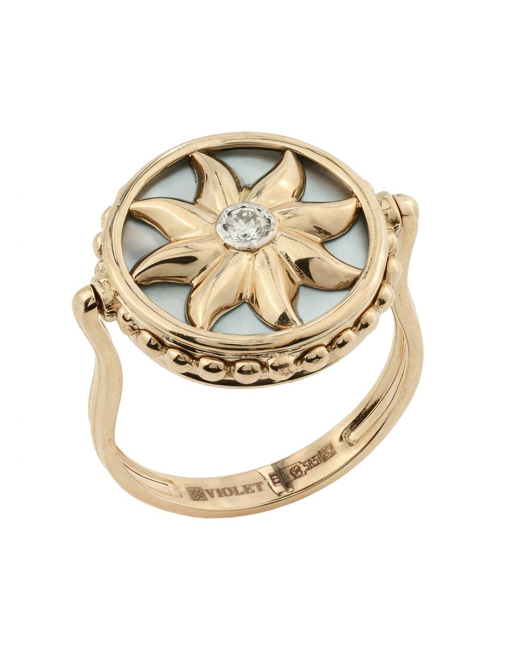 Кольцо из золота c бриллиантами, ониксом и перламутром