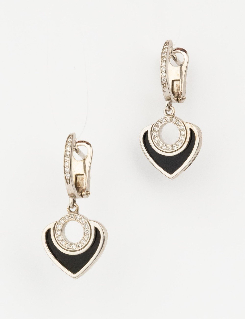 Серьги из белого золота c бриллиантами и ониксом