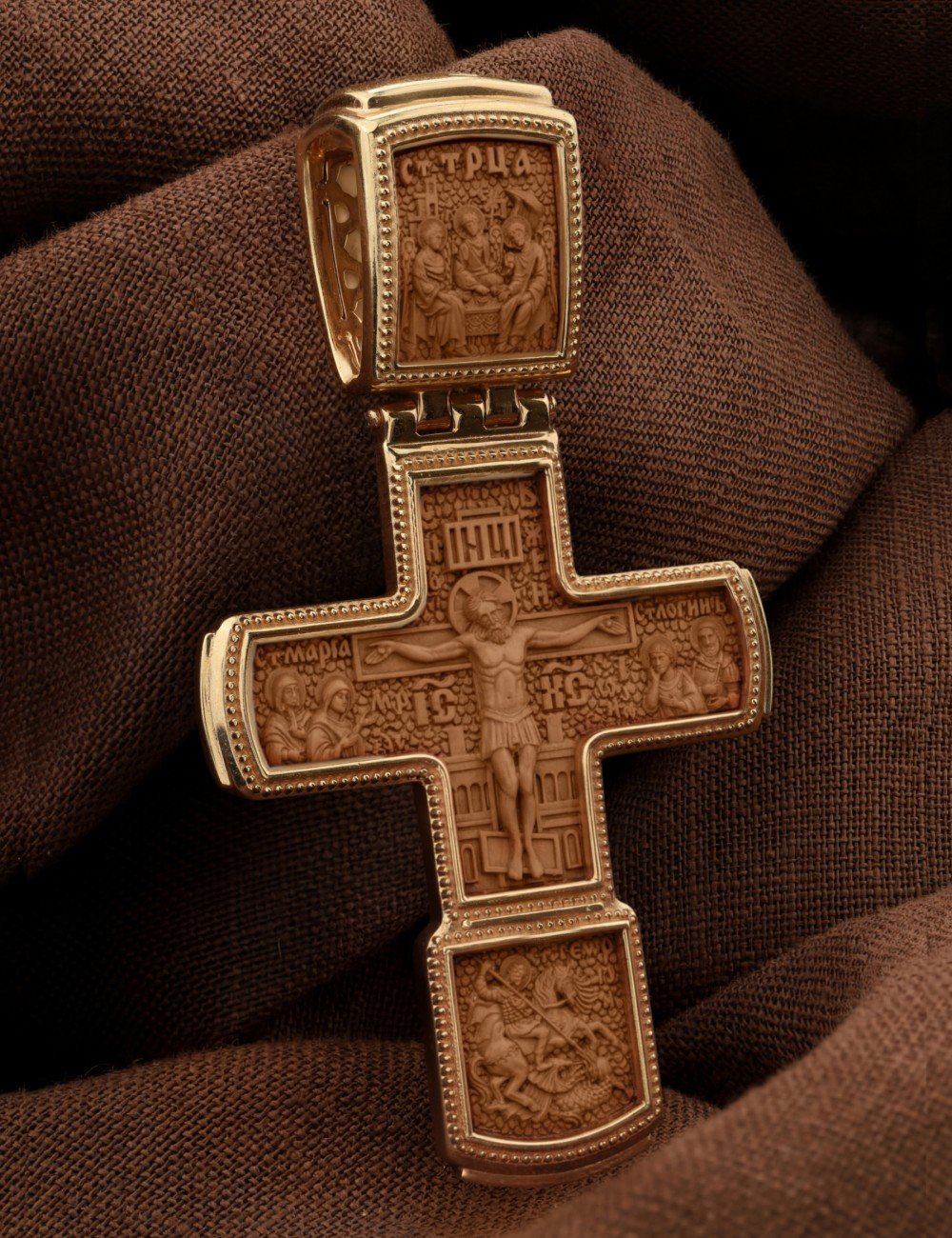 Крест из золота c деревом груши