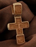 Крест из золота c деревом груши