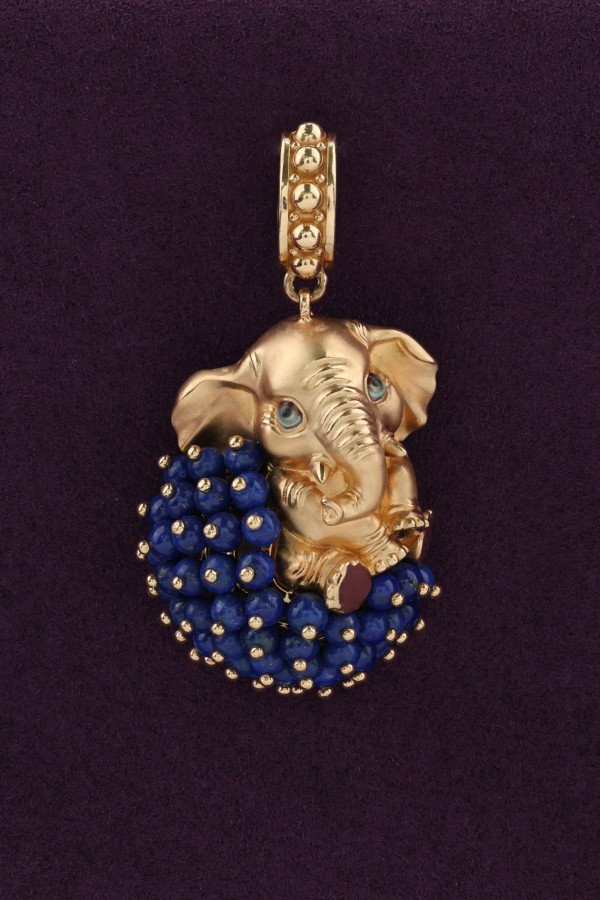 Подвеска из золота c эмалью и лазуритом