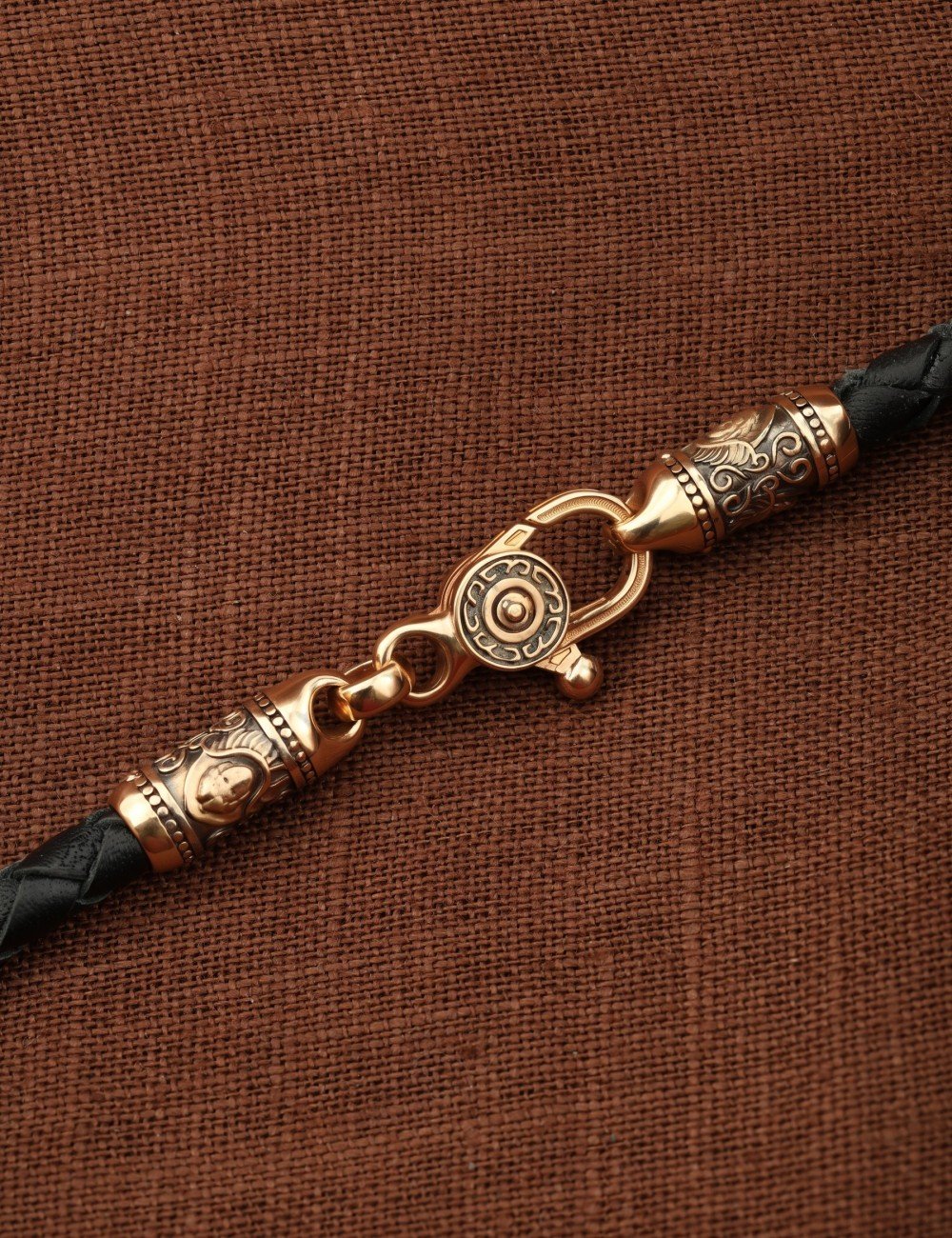 Гайтан из золота c кожаным шнурком